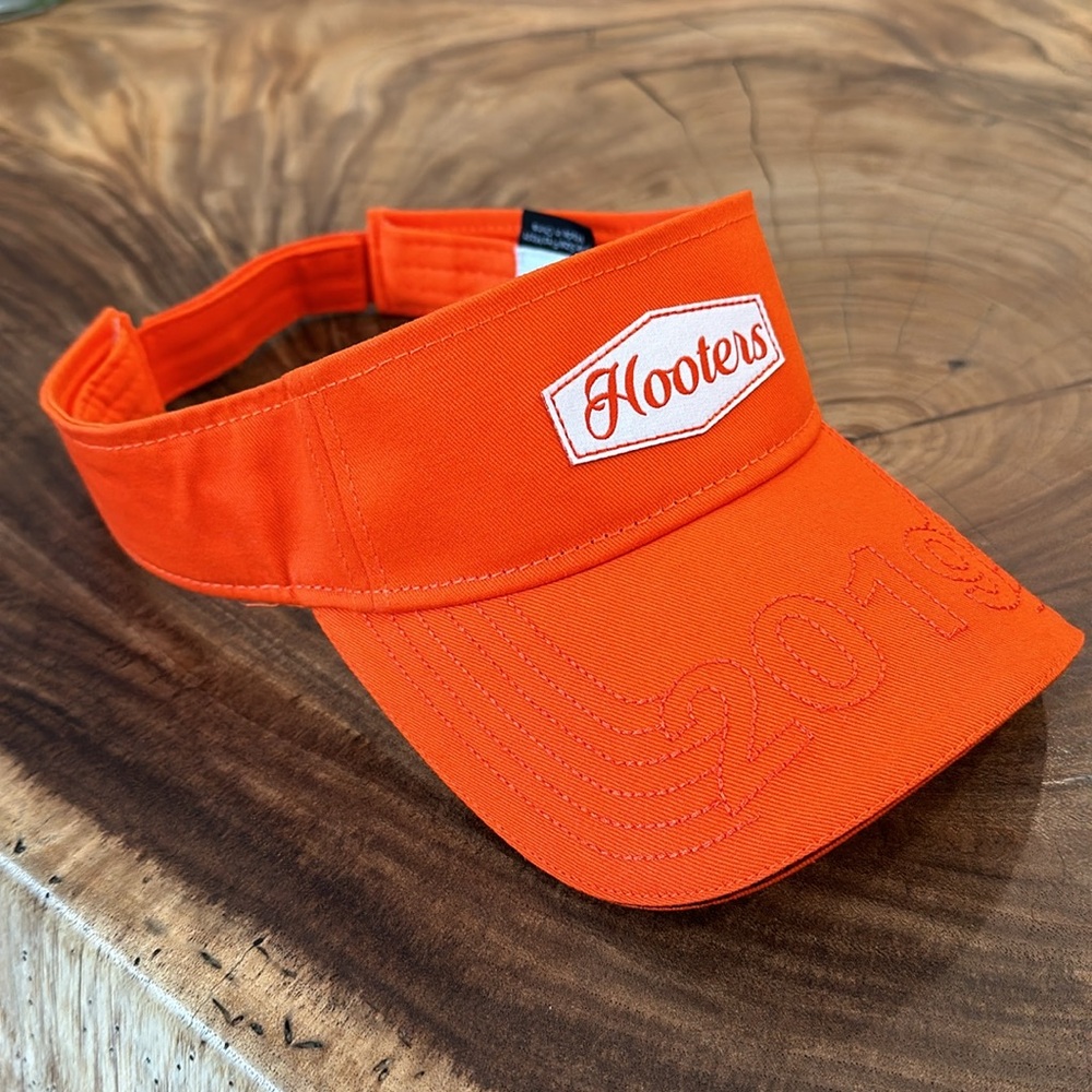 Hooters Owl’s Nest visor